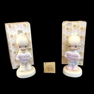 Precious Moments Figurines E-7153 & E-7154 Boy/Girl Holding Heart 1981 NIB
